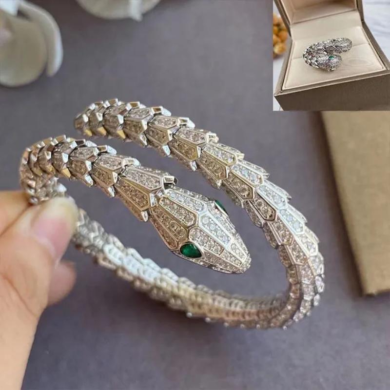 Prosta i wykwintna bransoletka dla przyjaciółki w kształcie węża