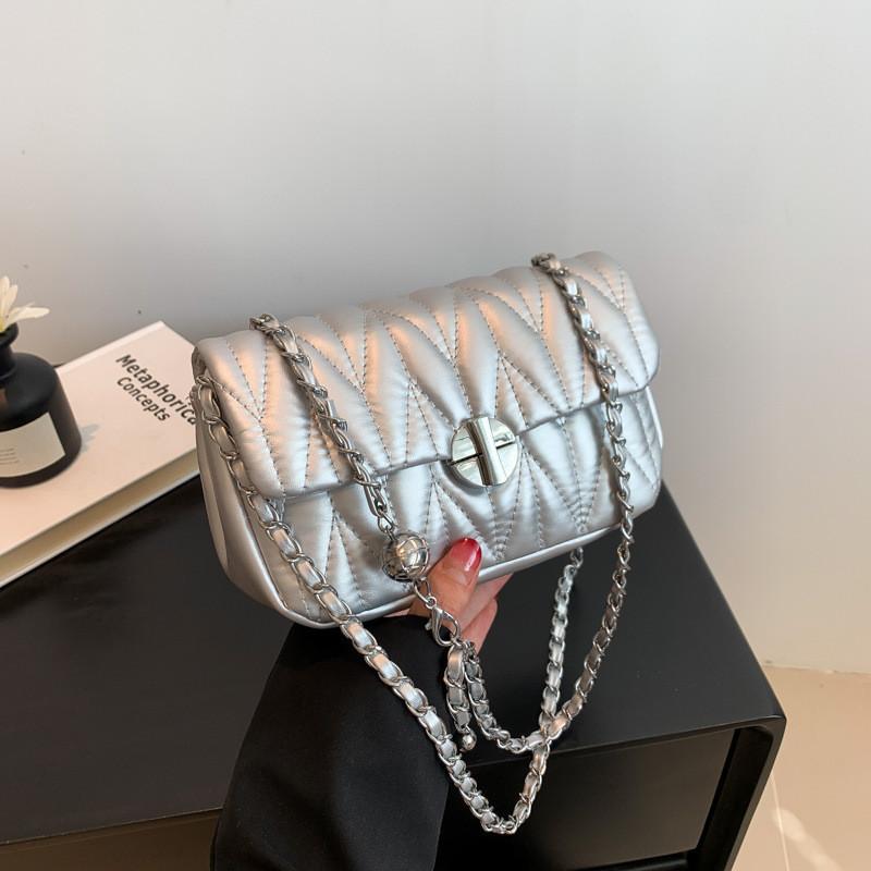 Stylish Diamond Pattern Shoulder Bag In Various Colors серебряный