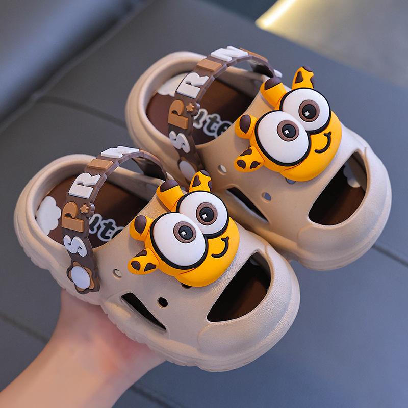 

Детские шлепанцы, новые летние тапочки Crocs для девочек, мягкие нескользящие тапочки для дома и пляжа для малышей 22-23 коричневый