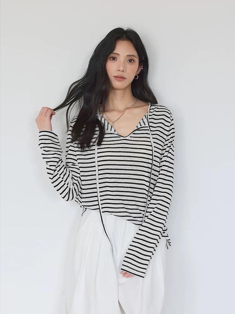 Women s Reversible V-Neck Lace-Up Striped Long-Sleeved Top - Four Beauties Collection, Spring Style Large