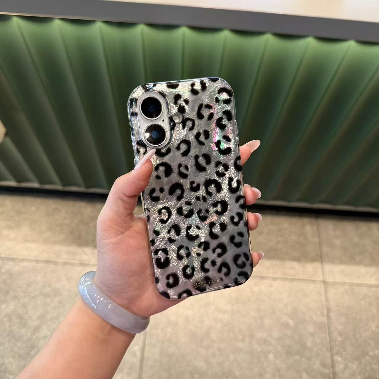 

Silver-Gray Laser Black Leopard Print iPhone 14/15/16/17 Pro Max Case iPhone 16 Pro