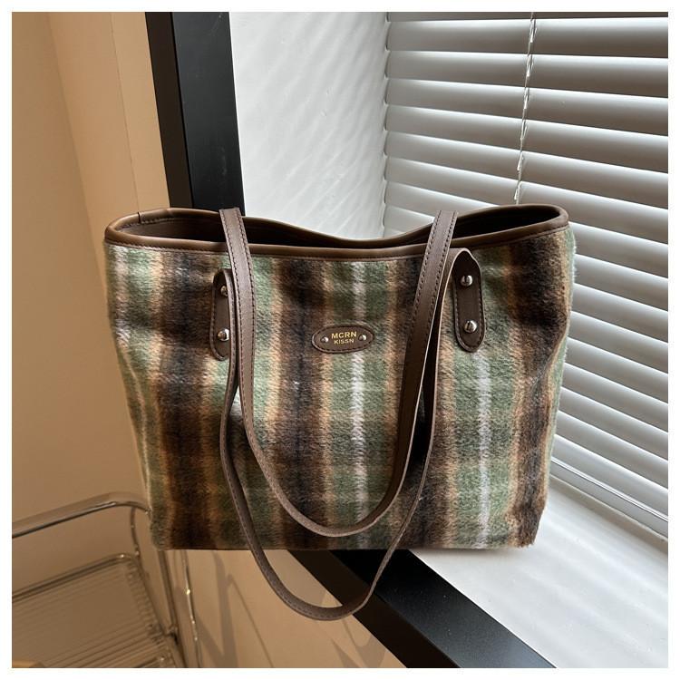 Fashionable Winter Woolen Plaid Tote Bag 2023 Stylish Casual Shoulder Handbag Soft Texture