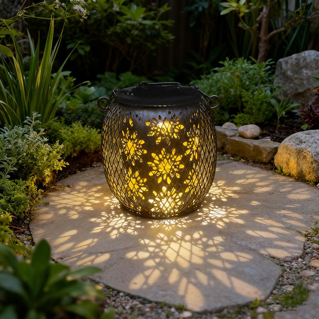 Metal Solar Garden Lantern Portable Hanging Outdoor Lantern for Patio Yard Camping Indoor Outdoor Ambient Lighting Decoration