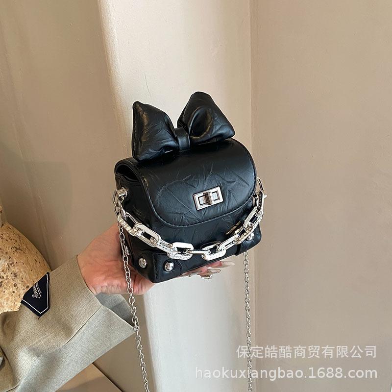 Summer fashionable white mini bag women's new 2025 high-end niche messenger bag versatile chain small square bag