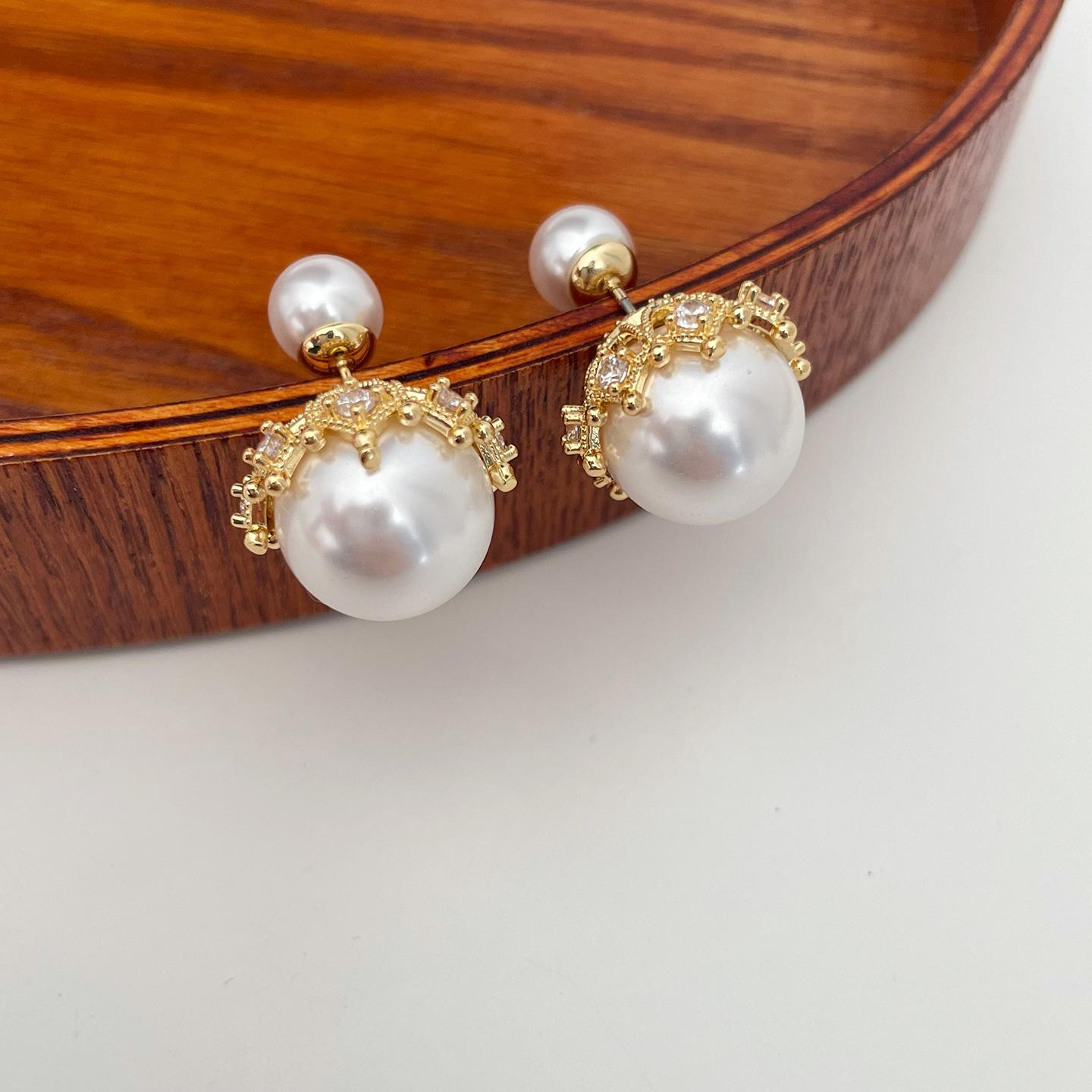 Elegant Two-Way Pearl & Zircon Stud Earrings: Front-Back Style, Copper, Simple & Fashionable, Light Luxury Design золотой