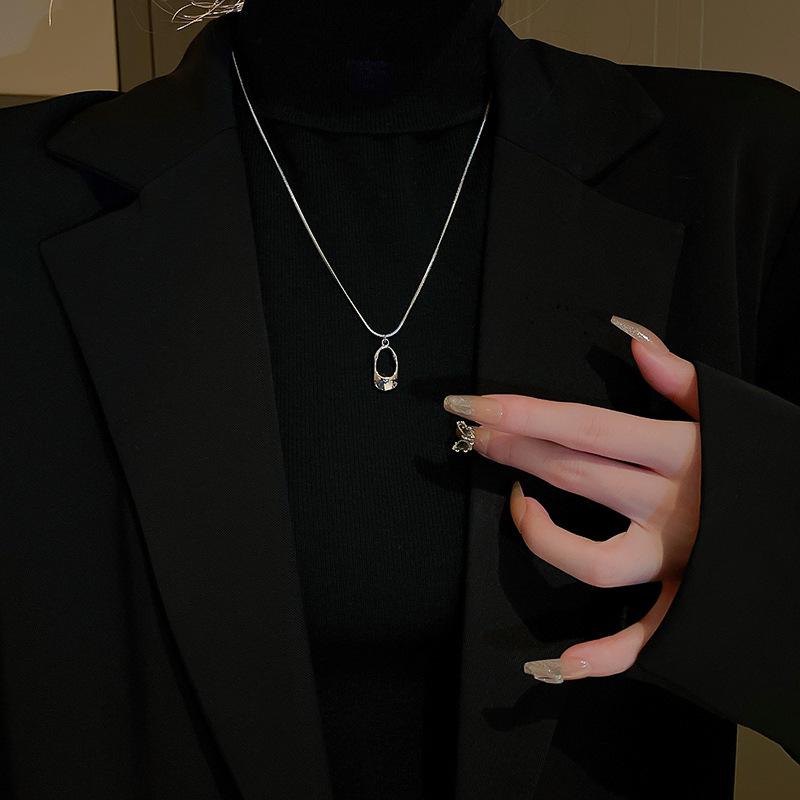 Minimalist Multi-Layer Stackable Clavicle Necklace - Trendy, Versatile Design for Women