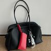 Schwarze weiche Leder-Tote-Bag mit großem Fassungsvermögen für Damen, leichter Luxus, Nische, High-End-Umhängetasche