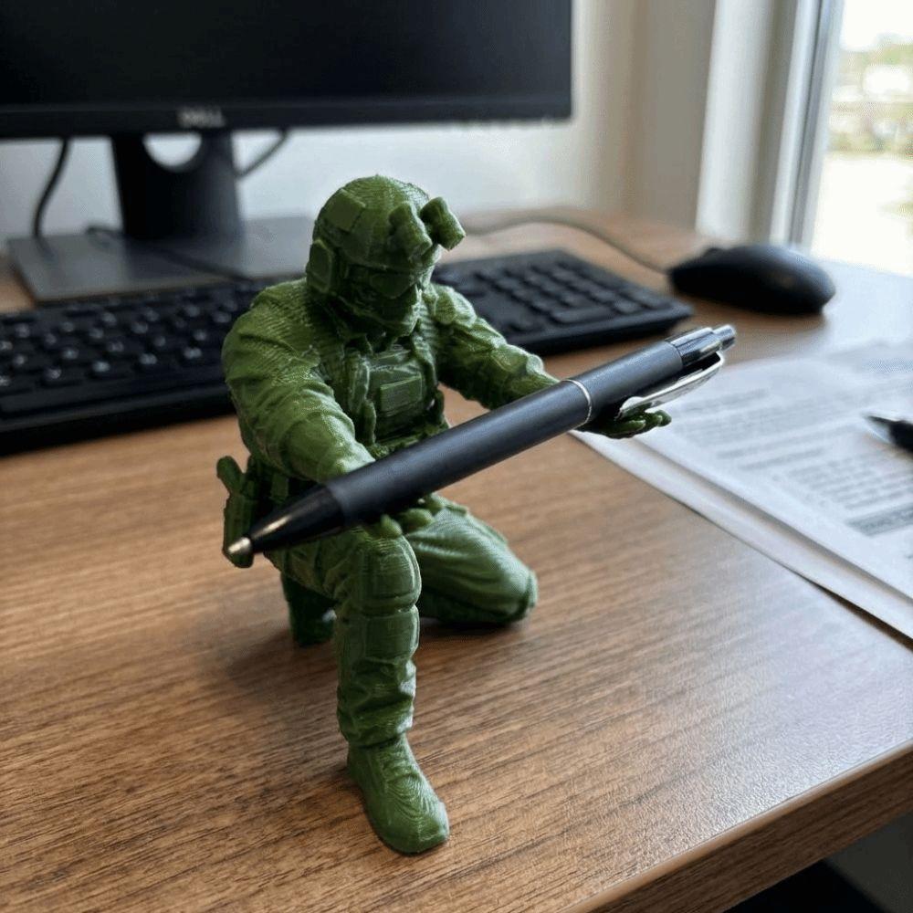 Porta Bolígrafos Único de Soldado Figura de Fuerzas Especiales de Plástico Soporte para Bolígrafos Impreso en 3D Papelería Lápices Organizador de Escritorio Decoración de Escritorio