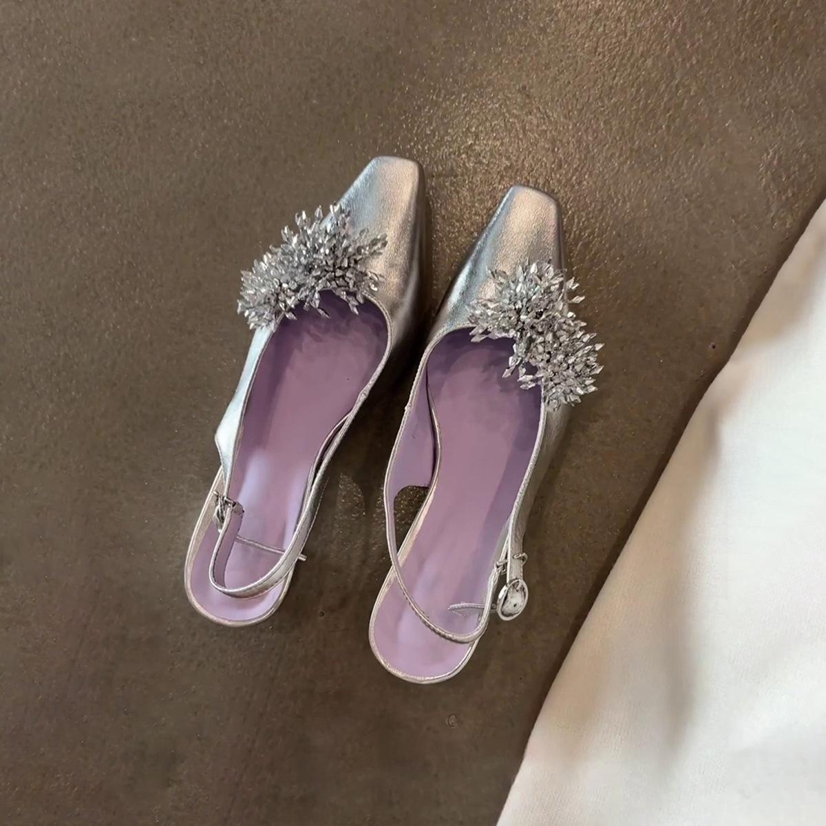 

Sheepskin version~ French new shallow mouth square head evening shoes femininity after fireworks empty trip belt bag head sandals women 35 серебряный