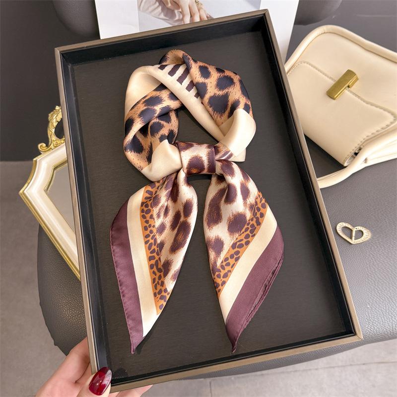 Nieuwe Luipaardprint Bandana Sjaal Luxe Zacht Satijn Stijlvol Veelzijdige Nek Sjaal Voor Vrouwen Haarbanden Hoofddoek 70X70CM black