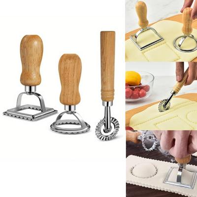 1 ks vykrajovátka na těsto s dřevěnou rukojetí na ravioli, těstoviny, knedlíky, lasagne, vykrajovátka a razítka