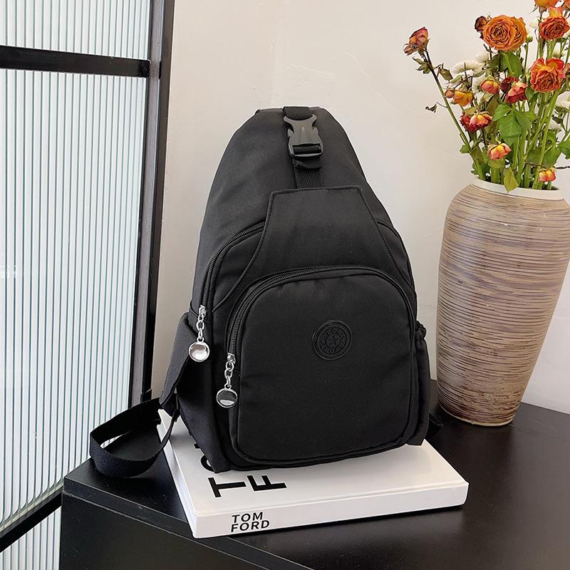 

Один набор из четырех рюкзаков с задней спинкой, повседневных рюкзаков большой вместимости, нагрудных сумок, сумок-мессенджеров, новых легких дорожных рюкзаков, сумок через плечо. чёрный