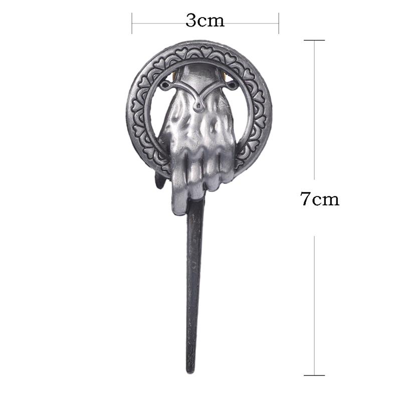 Brož s klopou trůnu Brož v kostýmu s trůnem