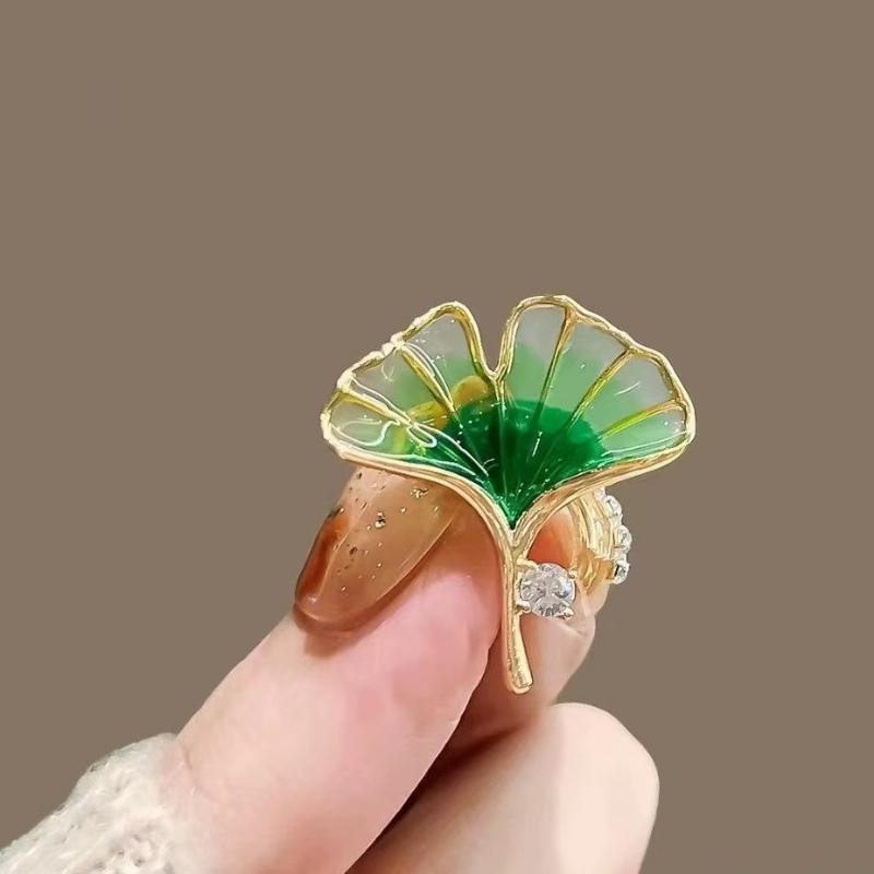 Ahornblatt Ginkgo Biloba Blatt Strass Brosche Nische High-End Korsage Design Temperament Ausschnitt Anti-Licht Nadel Accessoires Anzug