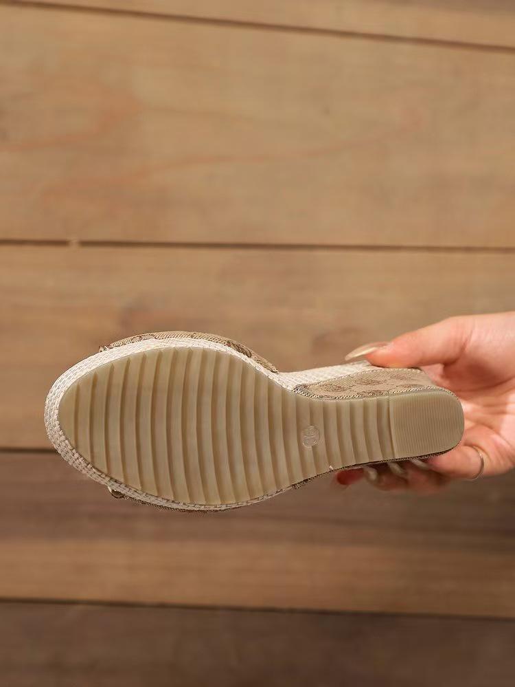 2024 Stylish European & American One-Strap Wedge Platform Slides: Plus-Size, Open-Toe Women's High Heel Slippers