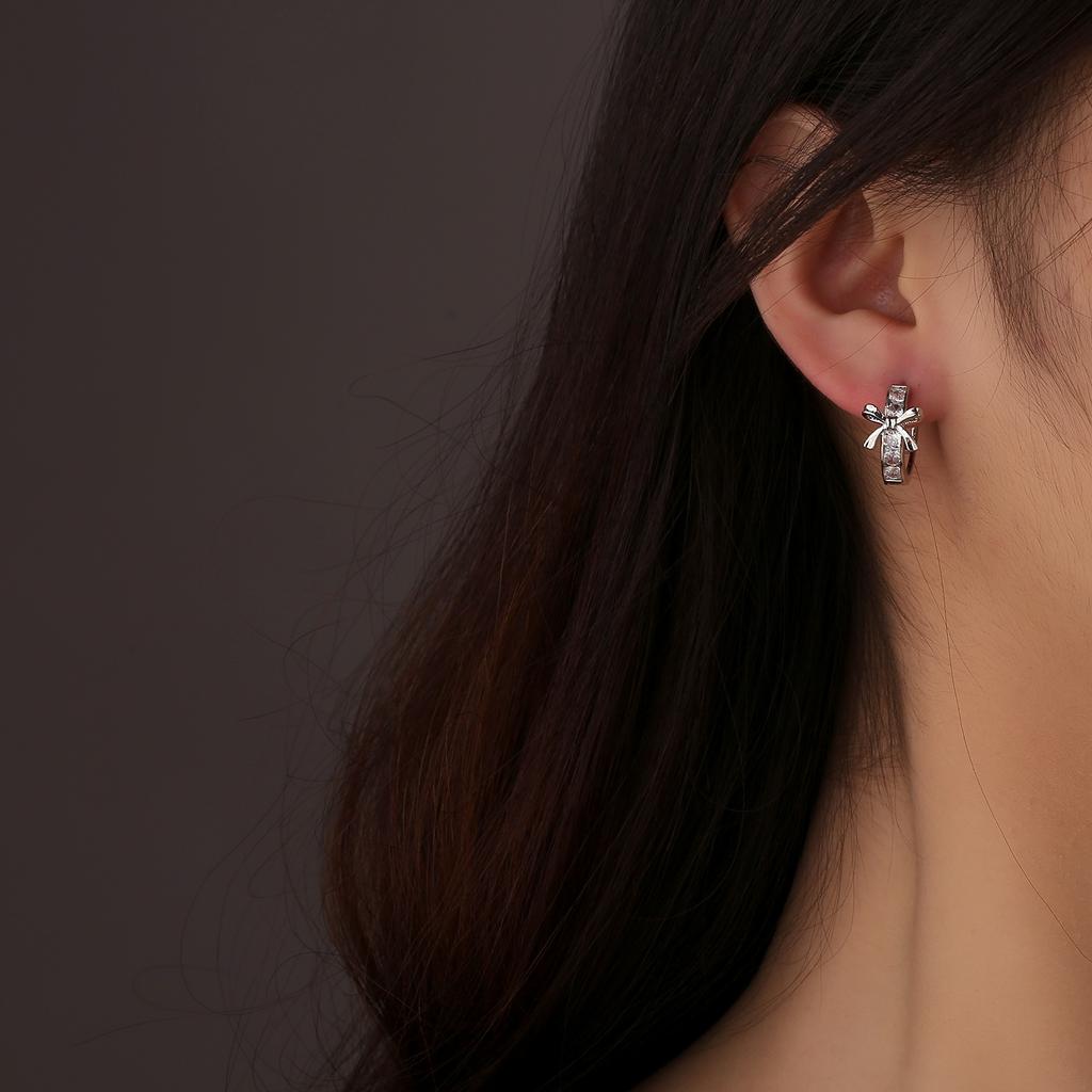 Xin Shi'S Personality Is Sweet, Slightly Inlaid Bow Ear Buckle 2 024 Trendy Niche Design Sense Exquisite Fashion Ear