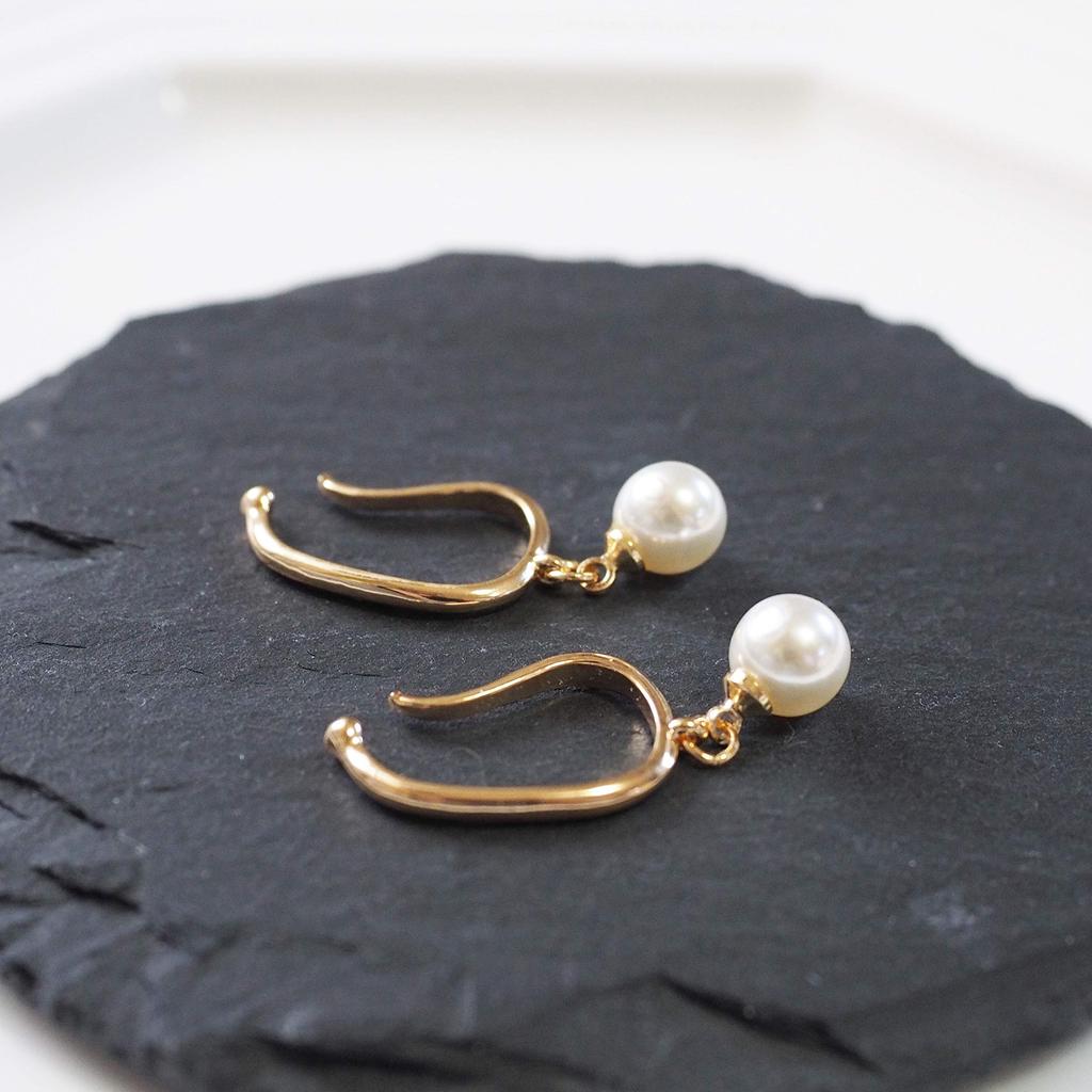 Earrings for gold ear white Miyabi Grace earrings women, cuffs, hoops, popular, painless, non-pierced earrings, swinging, large, pearls, large,