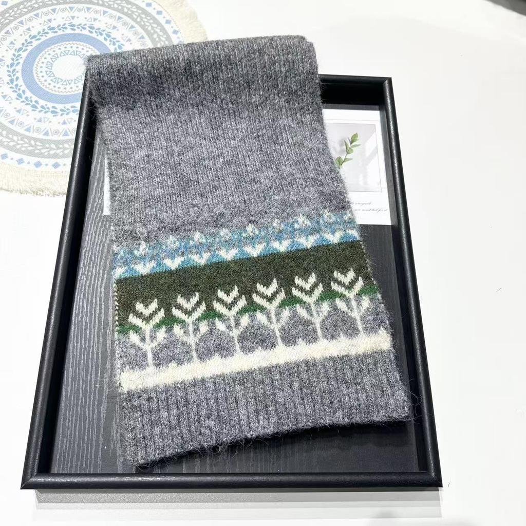 2025 Women's Retro Wool Jacquard Knit Scarf - Cozy, Versatile Winter Neck Warmer with Korean Style for Christmas and Autumn