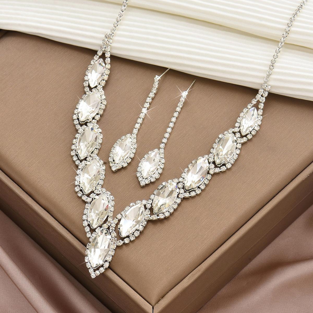 

Комплект платья и ожерелья Высококачественный кристалл Цветной чокер-цепочка на ключицу Серьги Набор из двух предметов