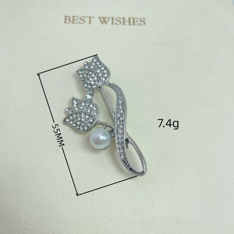 Rose Flower Brooch: Luxurious Rhinestone & Pearl Suit Accessory Natural