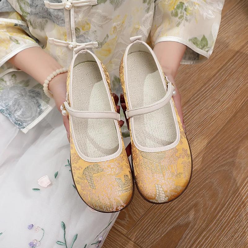 

Cheongsam flat shoes Hanfu shoes non-slip, light mouth comfortable silk and satin surface retro cloth shoes 41
