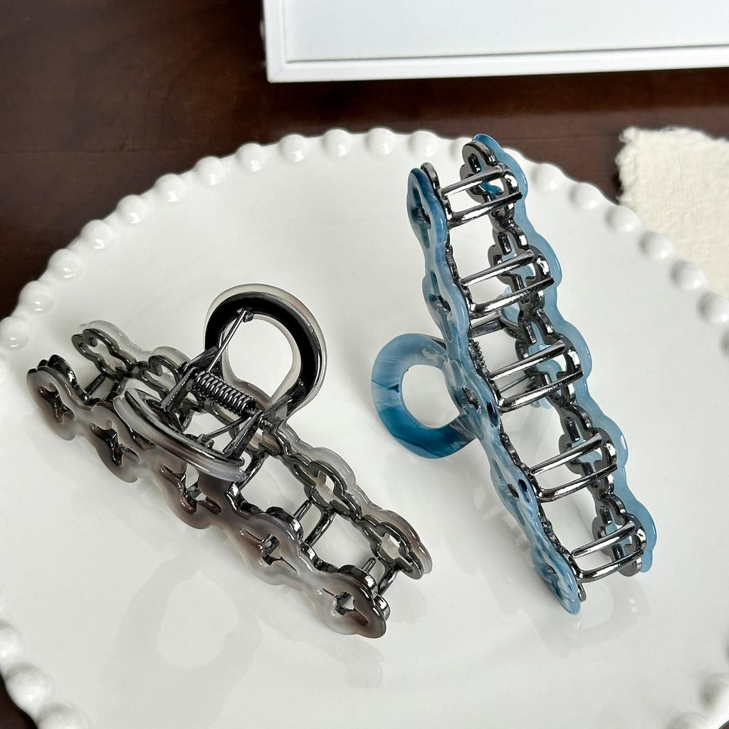 Pastel Colored Soft Shark Claw Hairpin For A Sophisticated And Stylish Appearance