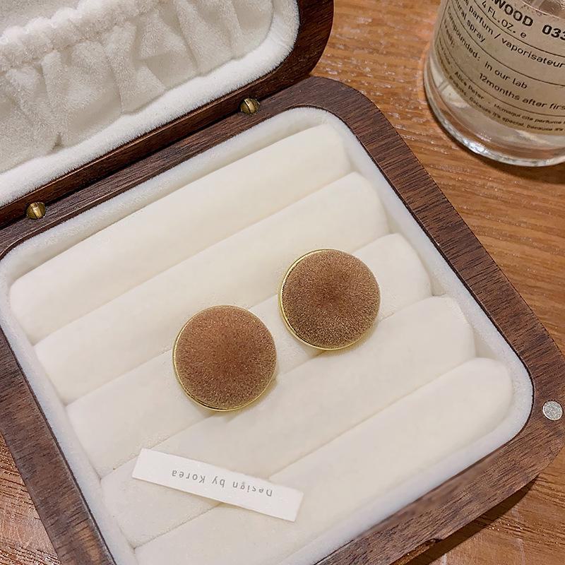 

Серьги-шарики с жемчугом и бантом из флокированного жемчуга 2024 года, женские, серебряные, S925 пробы, универсальные и элегантные A1315 кофейный