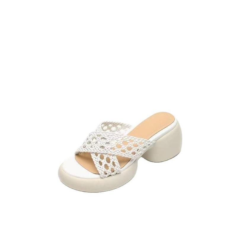 Retro woven hollow cool slippers women's summer wear new fashionable versatile breathable thick heel one-word drag
