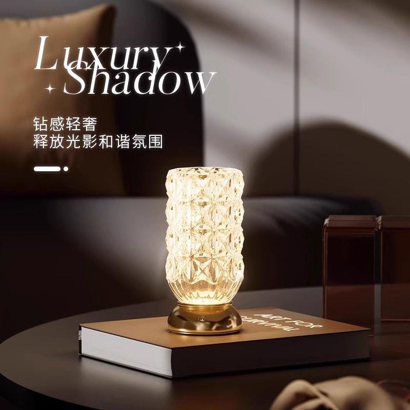 Light luxury crystal vase table lamp, living room dining room high aesthetic decoration lamp, minimalist study bedroom lamp