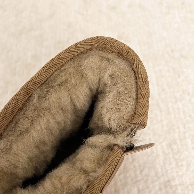 Winter snow boots women's flat-bottomed short tube, piled and thickened waterproof and warm fur integrated women's shoes