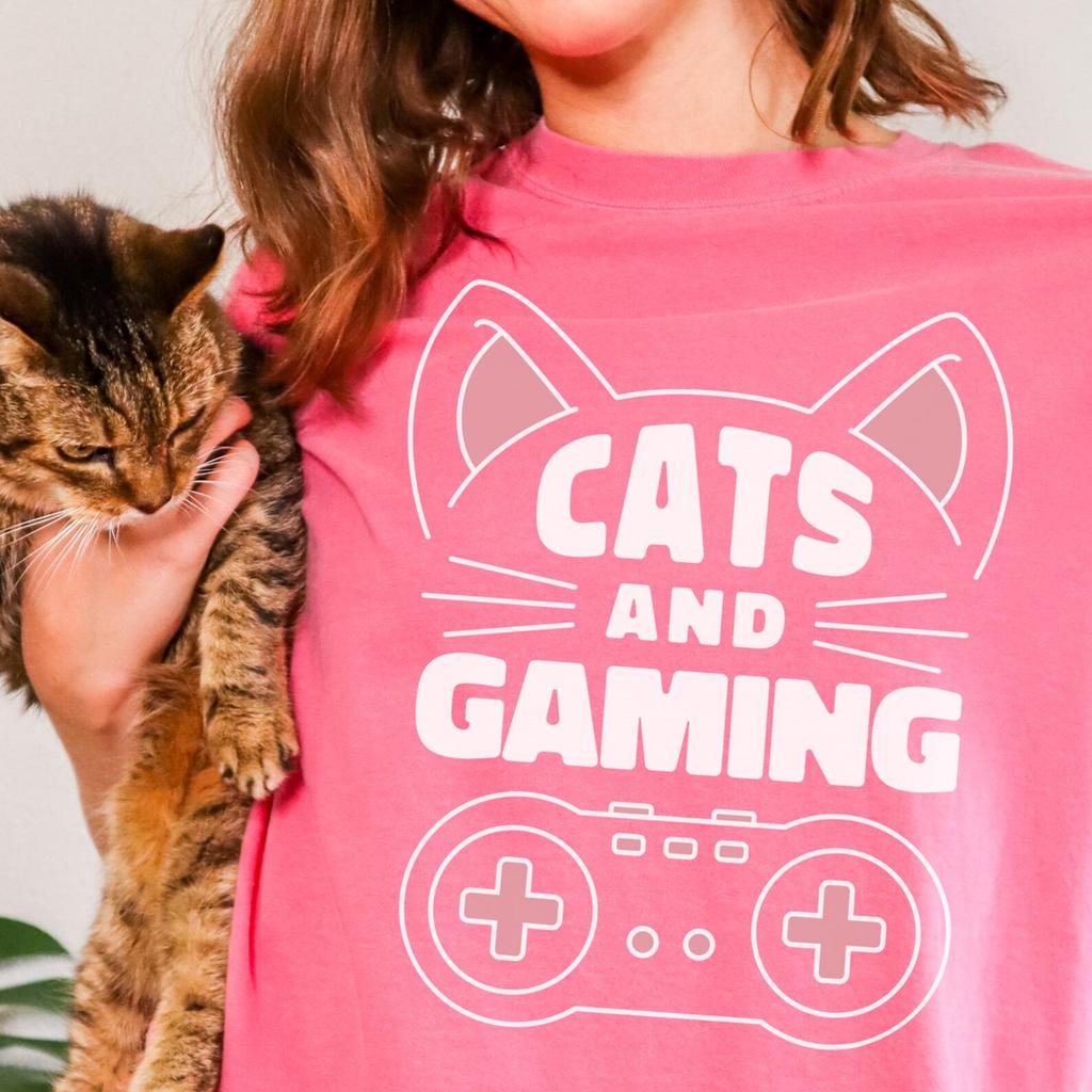 Cat Gamer Comfort Colors Gamer Tee Cat Mom Cat Dad Retro Gaming T-Shirt Nerdy Gamers Best Gift for Gamer Boyfriend Girlfriend or Gamer Girl