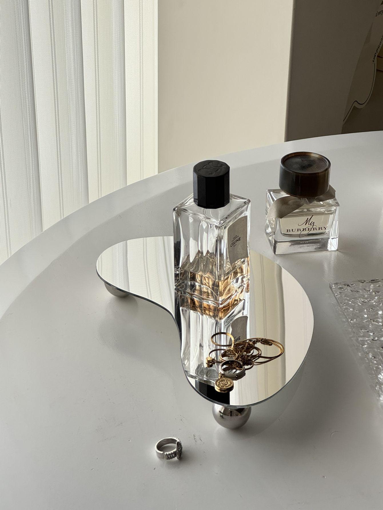 

Irregular Shape Acrylic Tray Aromatherapy Perfume Jewelry Organizer Display Tray Light Luxury High-end Home Decor Ornament