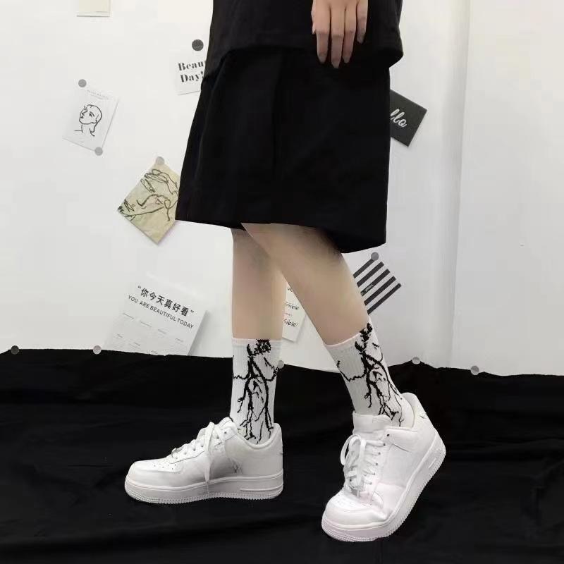 Harajuku Hip-Hop Street Sports Skate Ponožky Kravata Dye Bavlna Lightning Designer Happy White Socks Women
