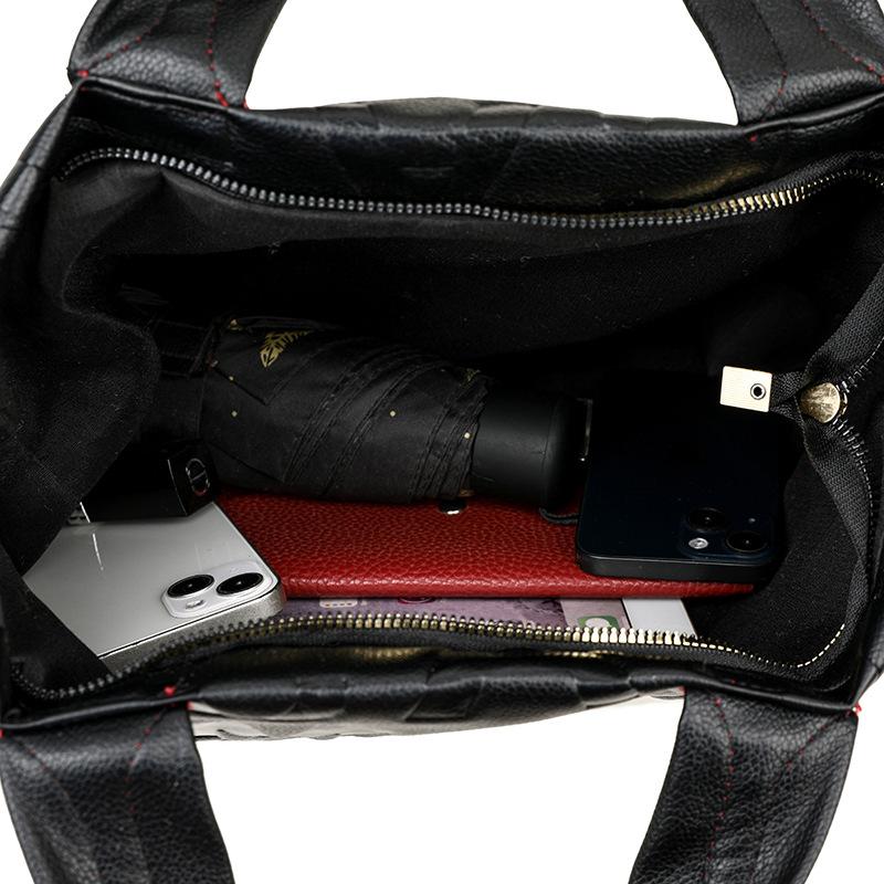 Trendy taška tote s elegantním nápisem a embosovanou evropskou a americkou módou, velkokapacitní taška přes rameno
