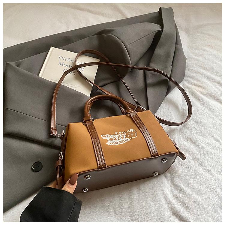 

Осень и зима леопардовый принт сумка Бостон женская 2025 новая милая портативная сумка-подушка для通勤 простая на плечо сумка-мессенджер