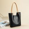 Niche underarm cowhide new tote bag women, commuting to work leather girls high-end sense large-capacity shoulder bag
