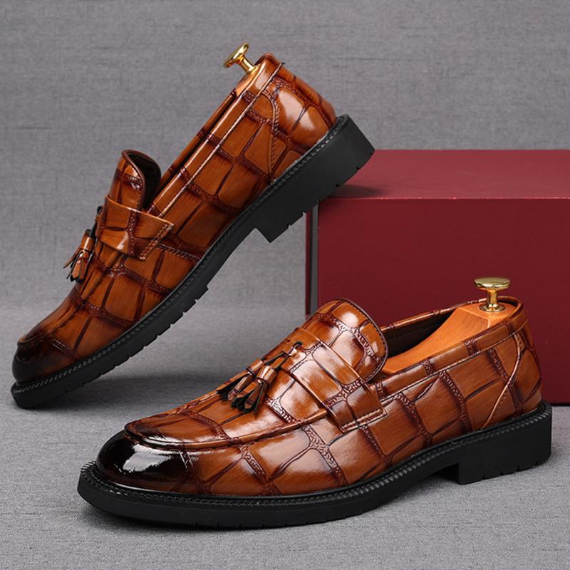 Fashion Fashion New Men's Slip On Loafers Pointed Alligator Pattern Leather Dress Shoes Male Designer Homecoming Wedding Footwear