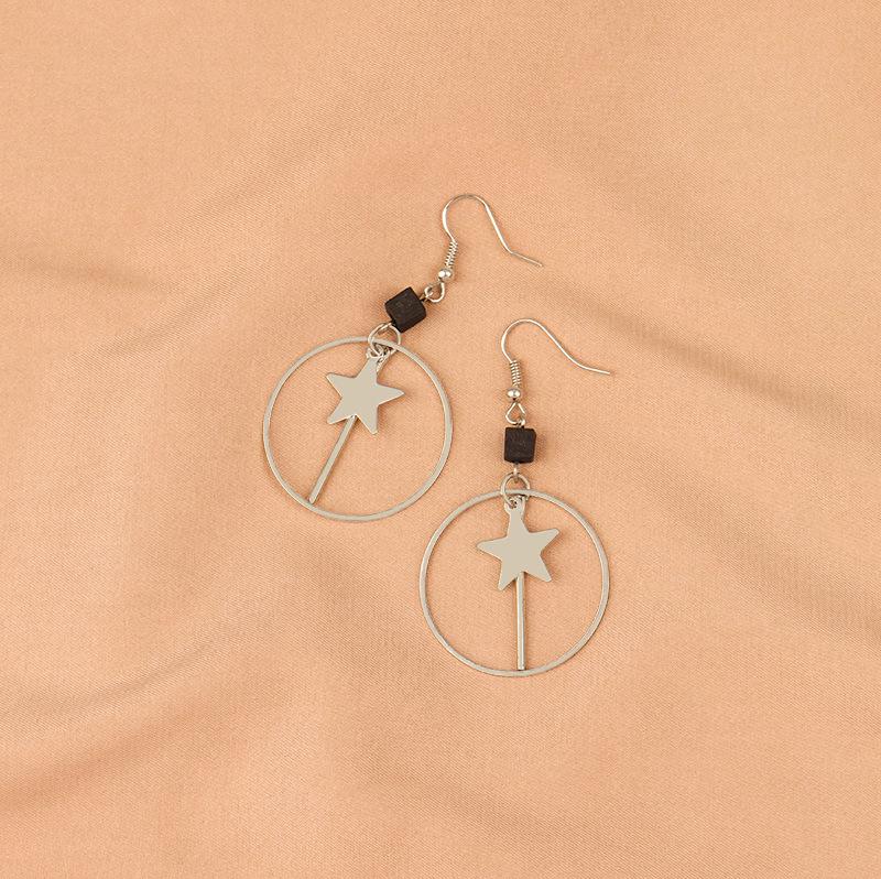 

Vintage Harajuku Wooden Geometric Earrings: Circle & Star Design