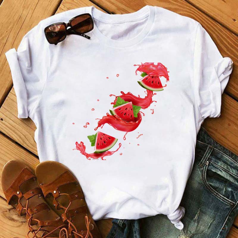 Maycaur Nové Kawaii Dámské Topy s Potiskem Ovoce Jahody Ležérní Dámské Krátkorukávové Streetwear Černé Trička Oversized s Kulatým Výstřihem