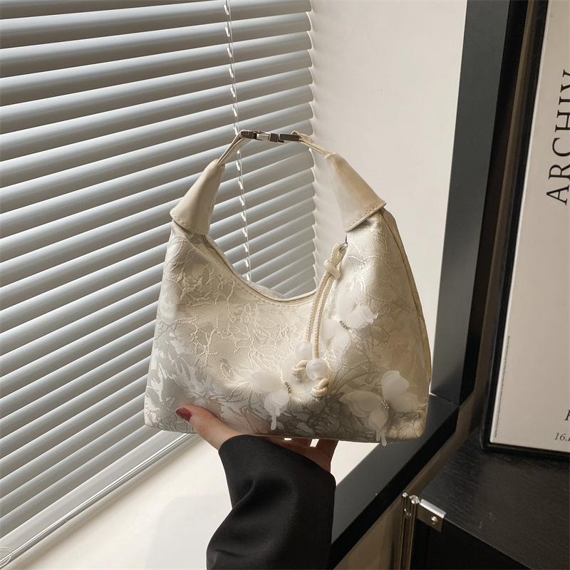 Super fire niche new Chinese bag women 2025 new summer national style embroidery small bag versatile messenger dumpling bag