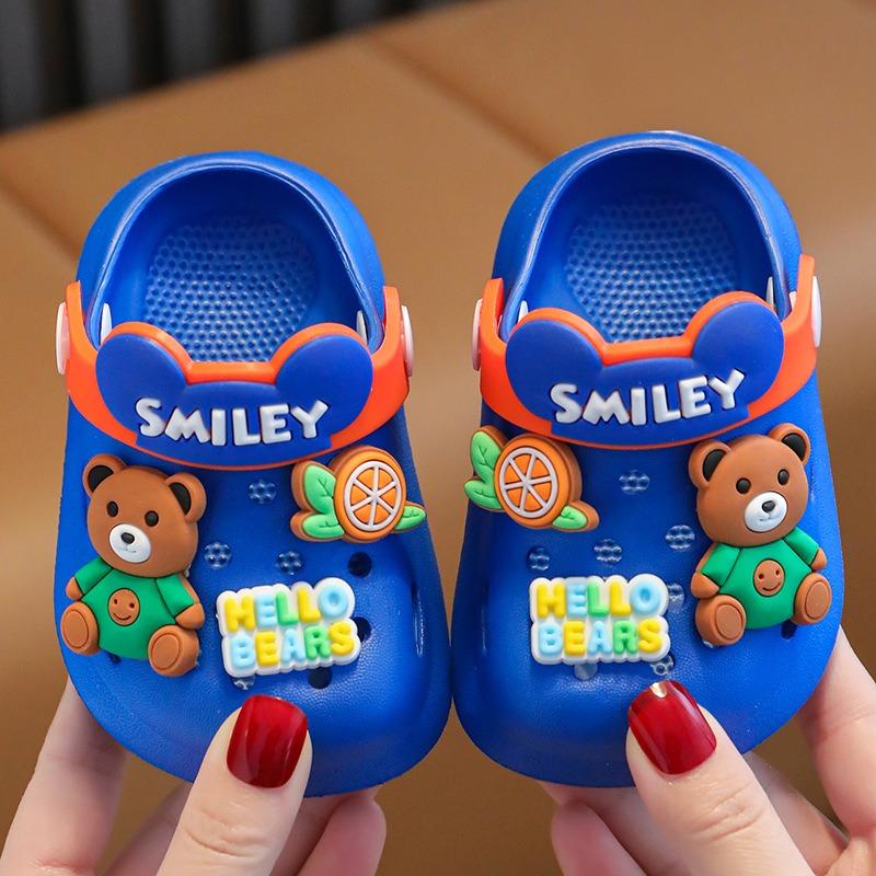 Children's Summer Slippers/Sandals for Boys and Girls, Indoor Soft-Soled Anti-Slip Cartoon Closed-Toe Hole Shoes for Toddlers and Young Children.