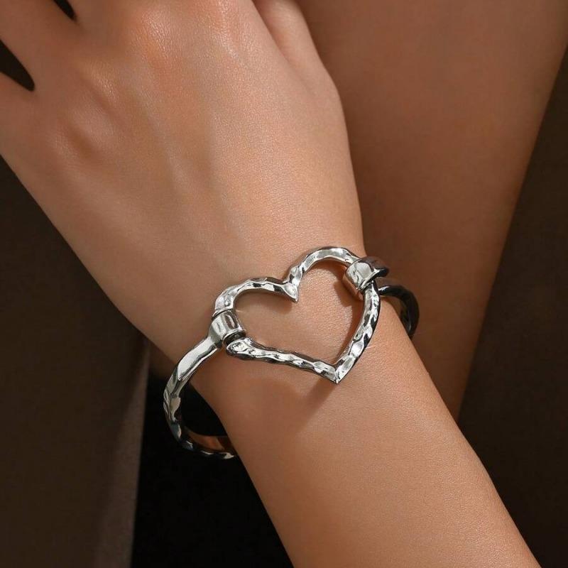 1pc European And American Style Fashion Alloy Open Heart Shaped Bracelet For Women, Versatile Street Style Web Celebrity Hand Chain Valentines