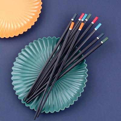 5 párů hůlek čínského stylu ze slitiny opakovaně použitelné rodinné jídelní náčiní Mix Color Dlouhé hůlky na sushi Příslušenství náčiní