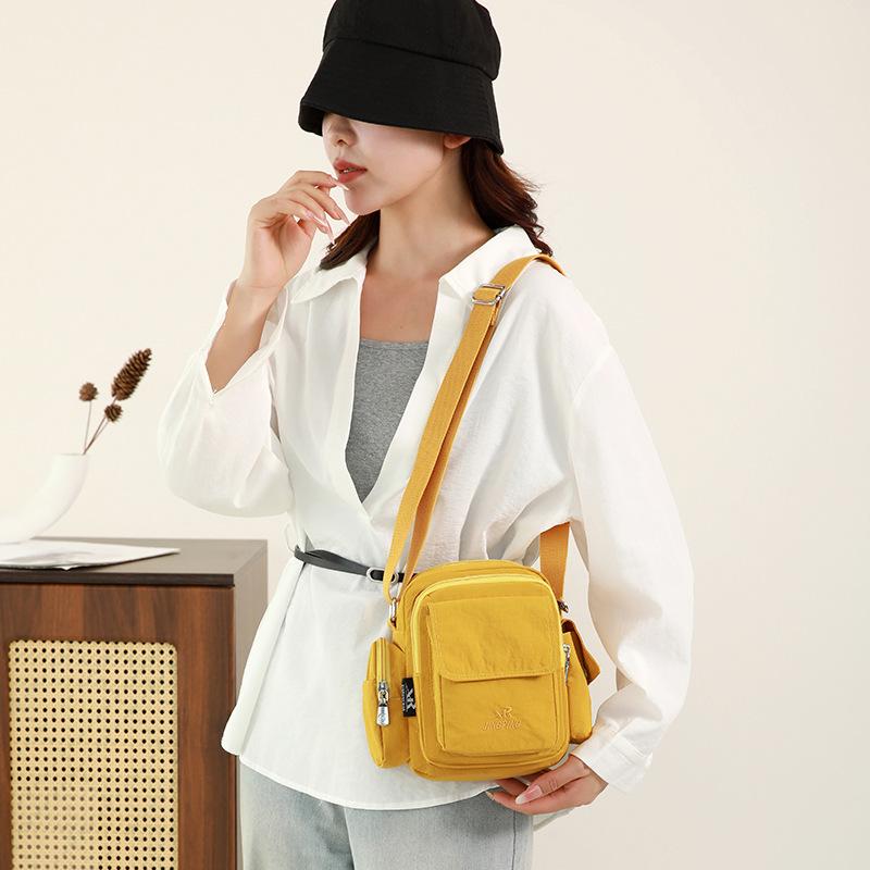 Nylon Cloth Bag Women's 2025 Autumn and Winter New Lightweight Women's Bag Large Capacity Camera Bag Commuter Shoulder Messenger Bag