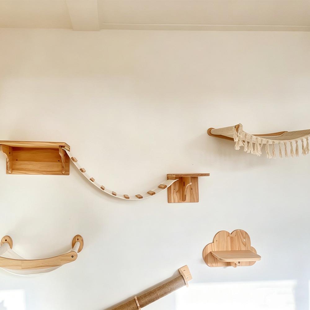 Massivholz Katzenklettergerüst Wandmontiert mit Kratzstange Wandspielzeug Nistplatz Sprungplattform und Holztreppen Regalen