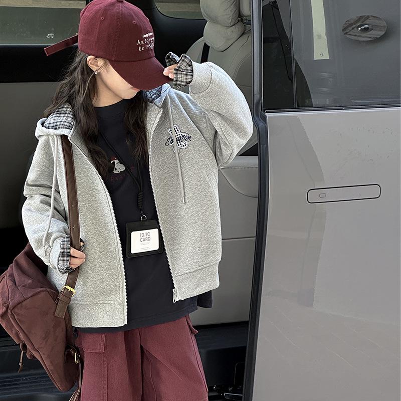 Осенняя толстовка-куртка для девочек новый стиль 2026 Стильный Модный Свободный крой с милым подвесом-медведем 120 cm 3000₽