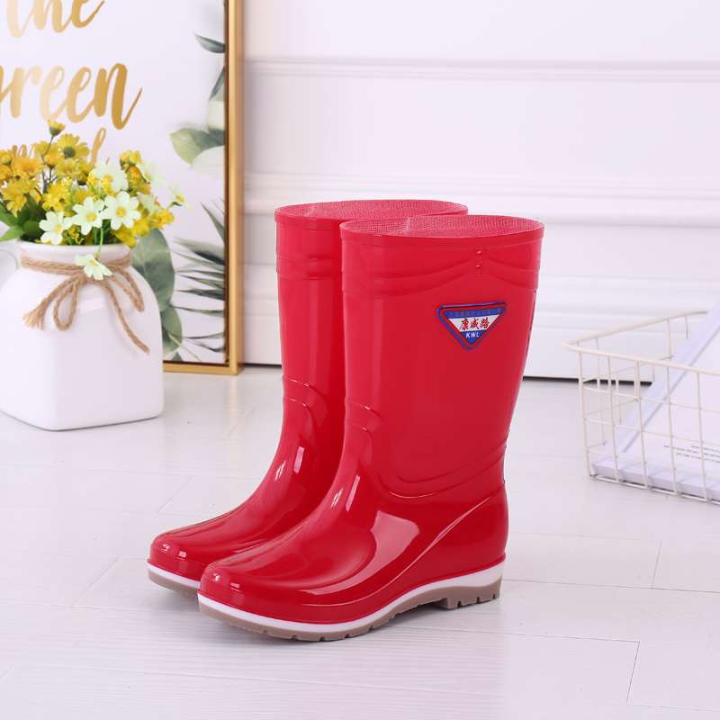 

Rain shoes women s high rain boots medium water boots water shoes fleece non-slip rubber shoes overshoes fashion high rain shoes winter free shipping 40