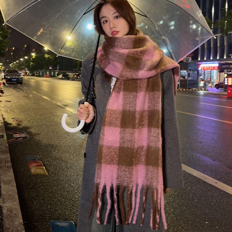 New Winter Knitted Scarf For Women's Versatile Solid Color Black And White Plaid Warmth And Thickening