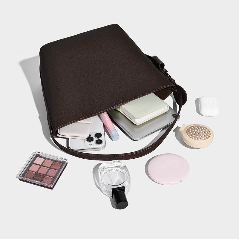 2025 New Lychee Pattern Bucket Bag Crossbody Bag European and American Retro Niche Design Large Capacity Bag Simple Women's Bag