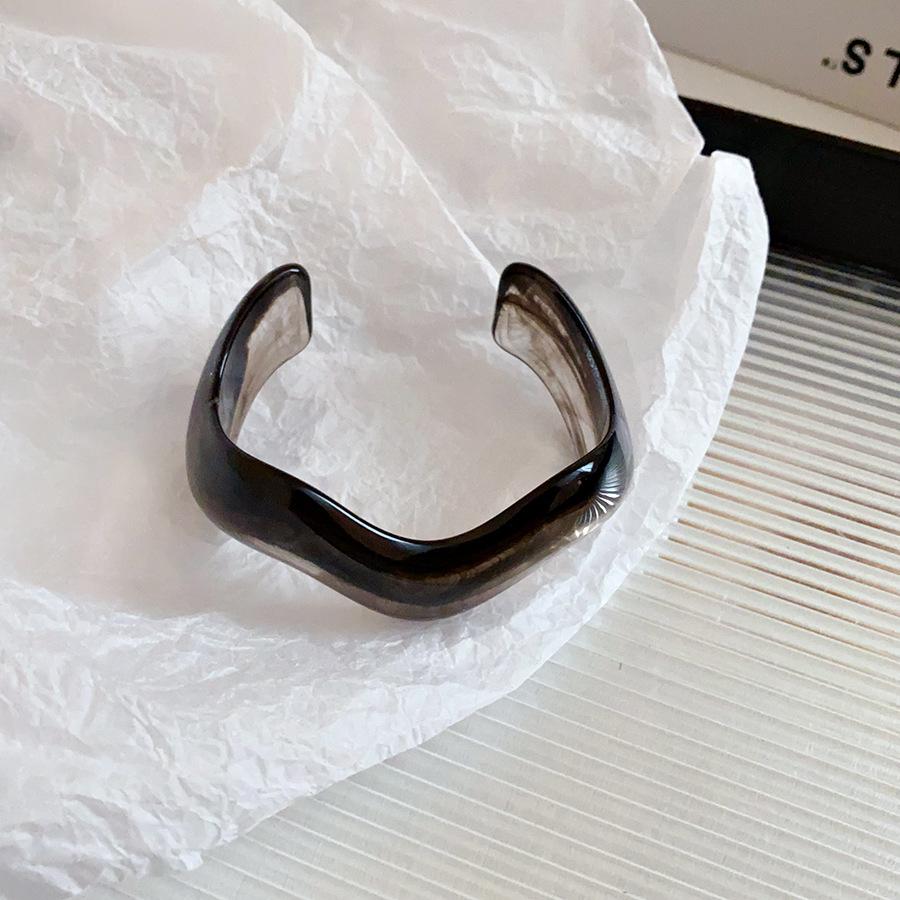 European and American retro irregular wave opening bracelet temperament versatile acrylic bracelet personalized jewelry